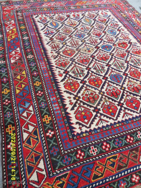 Antique Caucasian Shirvan Marashali RUG

SİZE: 146X124 CM.

MAİL: makifhali@yahoo.com                         