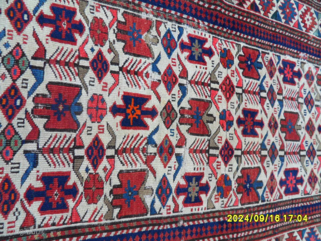 Antique Caucasian Shirvan Rug
Size:165 x 108 cm.
MAİL: makifhali@yahoo.com                         