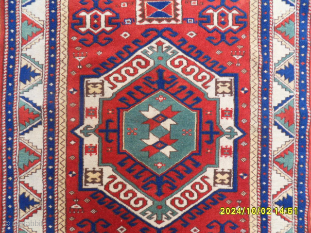 Perfect Caucasian Fahrola RUG
Size: 122x102 cm.
Mail: makifhali@yahoo.com                          