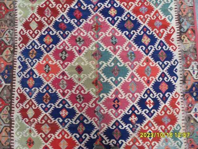 Antique Anatolian Kilim 
Size: 400x170 cm.                           