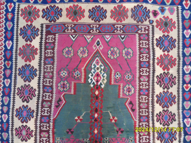 Antique Anatolian Erzurum Kilim
Size: 195 x 135 cm.
Mail: makifhali@yahoo.com                        