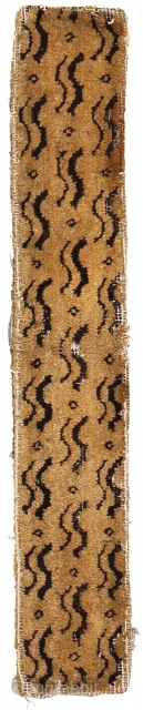 http://www.rugrabbit.com/content/hunting-and-gathering-china-tibet-and-east-turkestan     

Part of our online exhibition, "Hunting and Gathering: China, Tibet, and East Turkestan" 
Fragment with tiger and leopard pelt pattern 
Beijing
Northern China
Ming Dynasty
16th Century
120 x 20 cm  ...