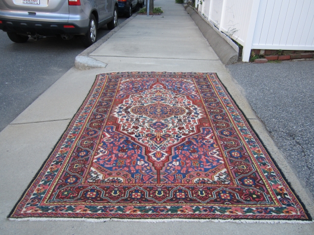 very decorative and beautiful persian bakhtiari rug measuring 5' 5" x 8' 5" loose selvage even pile nice condition price is 750.00 plus shipping
sold thanks        