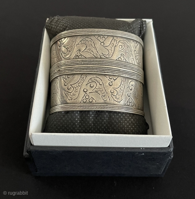 Antique Turkmen Talismanic Handcarved Silver Bracelet Arm band - Desbend. Circa - 1900
Size - ''5.2 cm x 6.5 cm'' - İnnir circumference : 15.5 cm - Weight : 57 gr. turkmansilver@gmail.com  