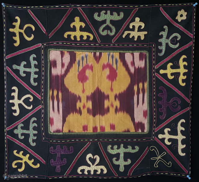 Antique Kyrgyzystan Silk Embroidered Aina Khalta & Mirror Cover with İkat and Zoomorphic Motifs. It is in good condition. It has a cotton ikat backing. Size - ''60 cm x 56 cm''  ...