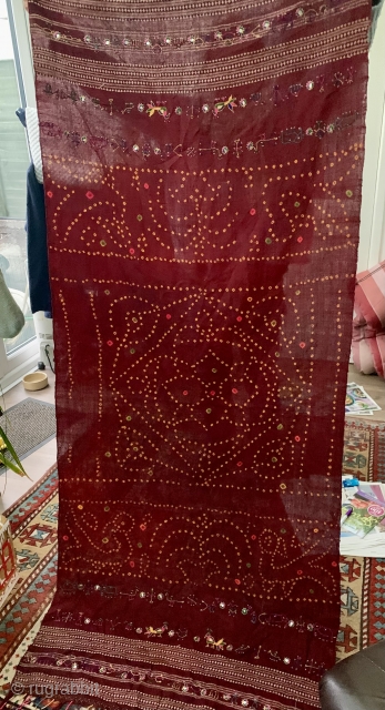 here is an old Indian woman’s shawl probably made in kutch Gujarat around 50 years ago.  Very decorative and in mint condition size 195 x 82 cm it is tie dyed  ...