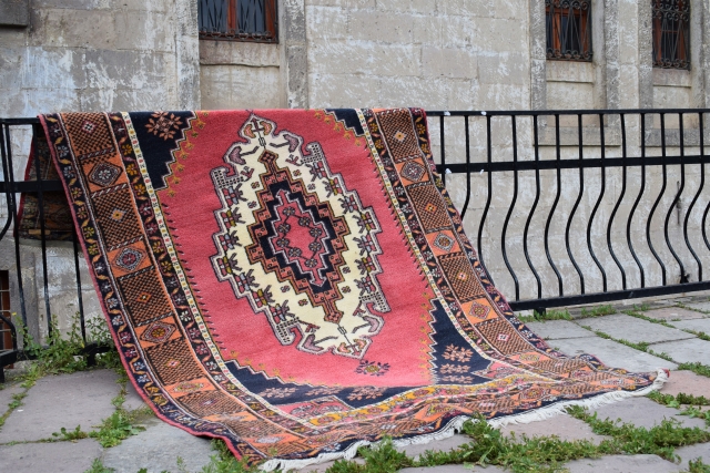 Oriental rug. Turkish carpet. Wool. Perfect condition. 4.8x 8.5 ft (145x260 cm)                     