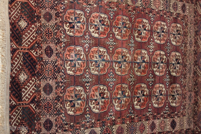 A Turkmen Akhal Gul carpet from Bukhara, a real dowry piece. Circa 1930s. Size: 150x110 cm. Reference 11AC31
               