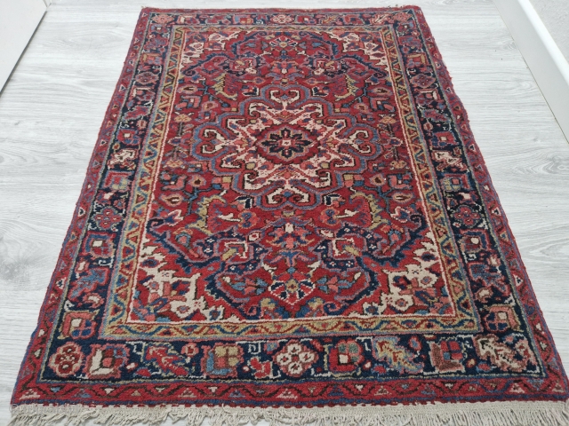 Antigue herirz rug size 97×75cm .cool condition.                          