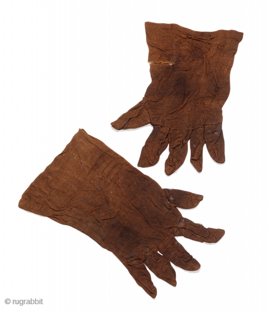 Silk gloves, Qara Khitay / Western Liao, Central Asia, Semirechye, late 12th century. Silk gauze. L. 23.5 cm; W. 13.5 cm. The gloves are cut to fit individual fingers. Four fingers are  ...