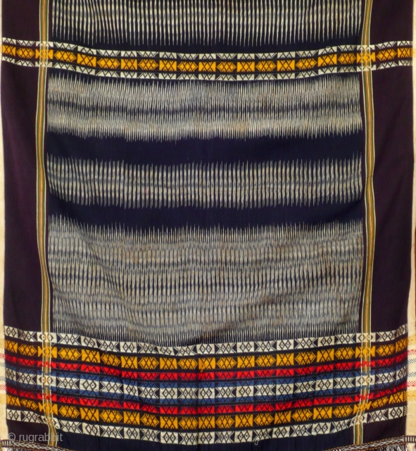 Shawl, ulos, Toba Batak/Sumatra/ Indonesia, before mid 20th century
Handwoven cloth, extremely fine cotton, very refined ikat work, colourfull supplementary weft pattern stripes, thoroughly twined ends, nicely twisted fringes,This type of ulos is  ...