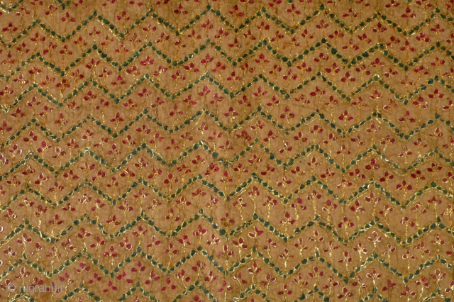 Rare antique piece of cloth, embroidery, Gujarat/India, ca. 1800, silk and gold threads, cut material, cottonlining attached for preservation, traces of use, size ca. 81 x 55 cm     