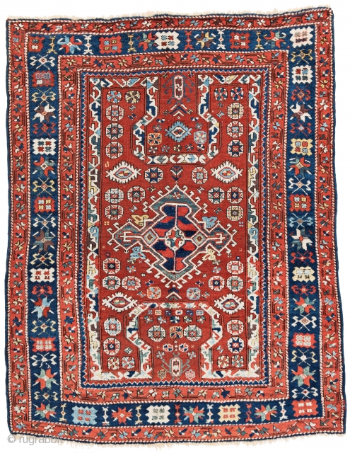 Lot 3, Keyhole Bergama, 220x170cm, Turkey 19th century, starting bid Euro 2500, Auction June 18, 5pm, https://www.liveauctioneers.com/item/62389114_keyhole-bergama
                