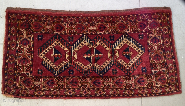 Beshir / Amu Darya complete bag with an ikat derived design. Great condition.

3'7" x 1'11".                  