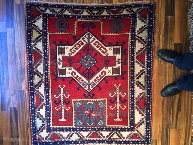 Fahrali late 19th century,all good colors,very fine.
Over all good condition.1.19x130cm.                       