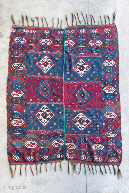 Hakkari kurdish Kilim in good condition . 
Size: 212/165 cm                       