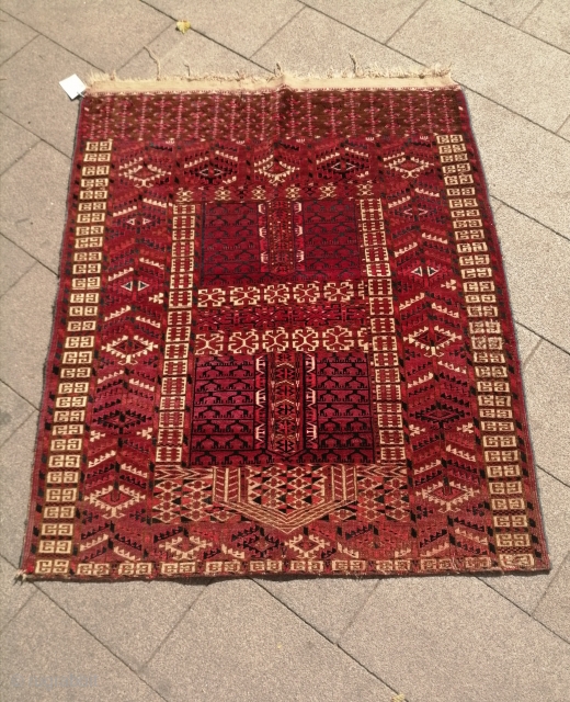Antique Turkmen Rug
Size 118x145
                             