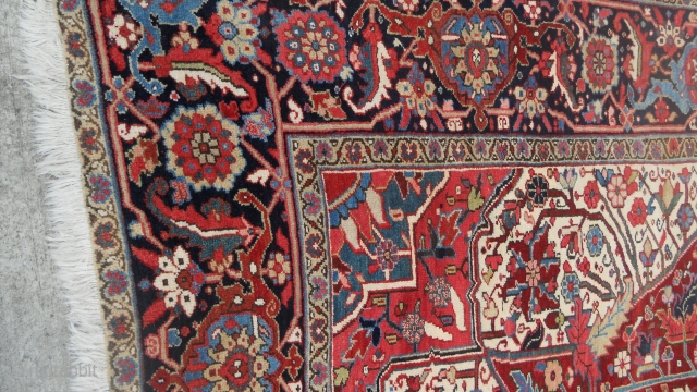 Excellent condition 10X13 rug of undetermined age, but 1930 at  the latest
Great drawing and colors.
Please request additional pictures or information

Very reasonale price

Thanks          