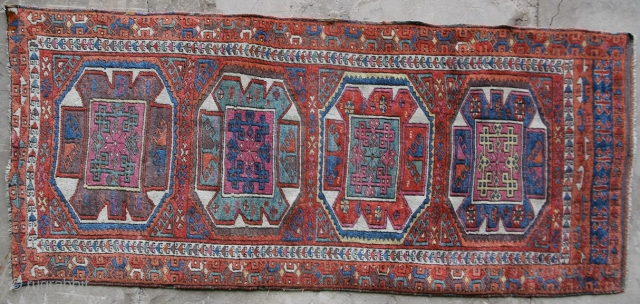 Yürük Anatolien early 20th century 270 x 122 cm, wool on wool, condition very good.

                  