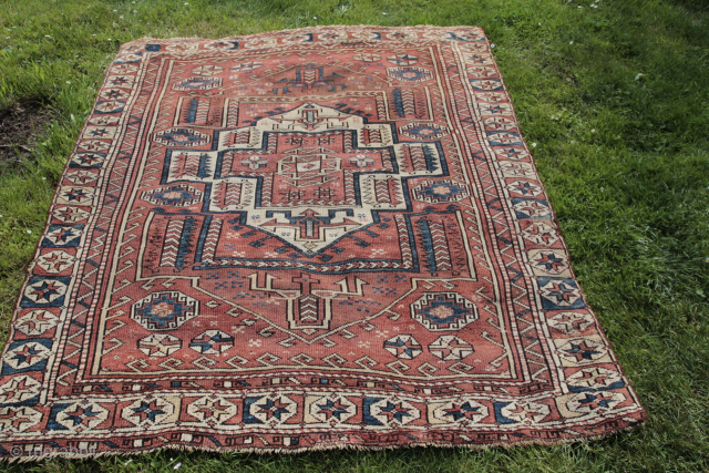 Bergama Vestern Anatolia End of 19th Century woll on wool Natural color Good condition for ist age
Size: 205X180 cm 
Price: 790 €           