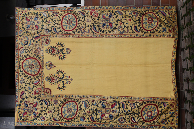 Susani Uzbekistan 19th centory good condition
Size: 232x172cm
Price: 650€                         