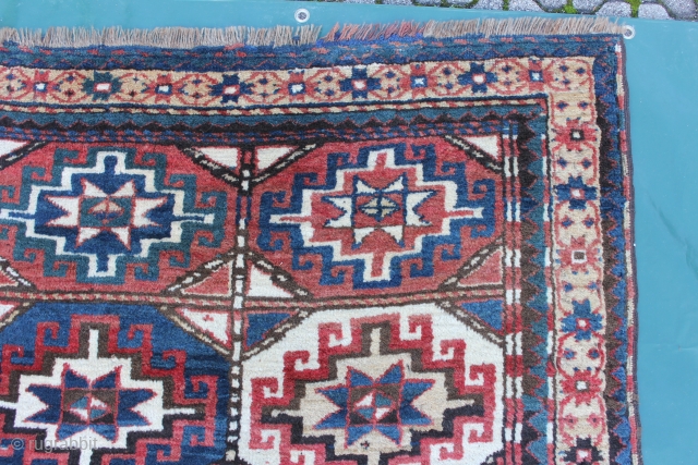 Mogahn antique  Wool on Wool natural color very good condition with fewer signs of use
size 296x130cm                