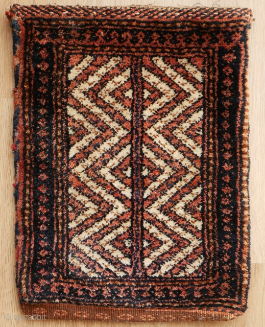 Spindle bag, or mirrorbag. Afshar? Baluch? Interesting with a nice pattern and soft wool  Wool on cotton, 30 x 40 cm.  you can also use contactform on www.beamol.n   