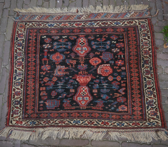 Charming little rug, Kurdish. Bidjar? with a woman and another human figure unfinished. phantastic natural colours, good pile, no restaurations, no moths, wonderful soft wool, a wonderful piece, 
84 x 103 cm.



  ...