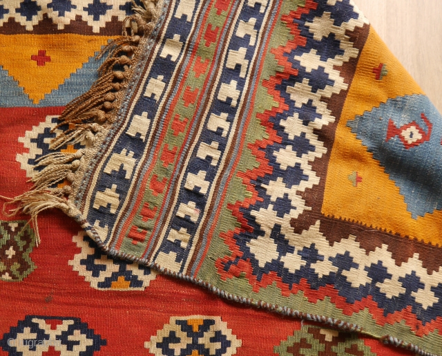 Qashqai kilim in good condtition, no repairs or damage or wear, a good strong and recently cleaned kilim. 
135 x 268            