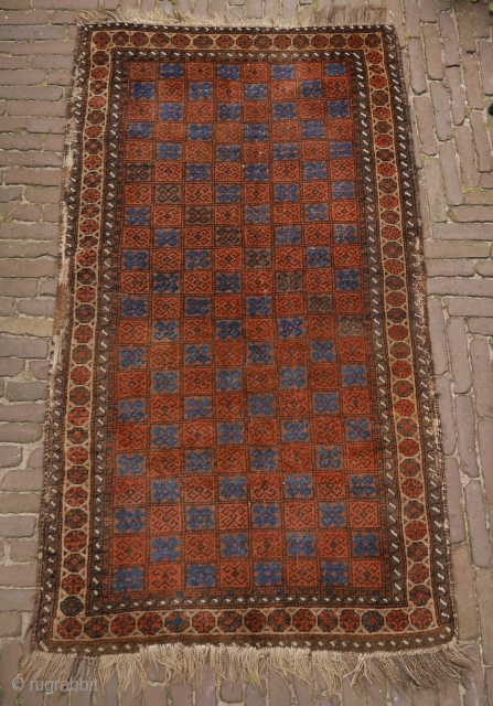 attractive Baluch rug, apart from the borders in good solid condition, with slight corrosion. the borders can be folded to the back as you can see on picture two. 
163 x 91  ...