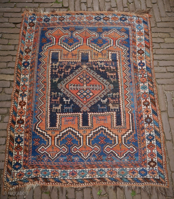 Small Afshar rug with lots of animals. 135 x 105 cm.                      