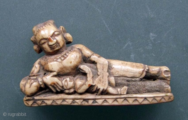 Bonecarving from Orissa, India 
19th century,
5x9cm
Shows Yashoda with Krishna as a baby.
SEE:Orissa- KUnst und KUltur in Nordost-Indien, Zürich 1980, page 160-162
I have about 10 more pieces in my collection, please ask for  ...