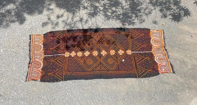 Vintage Rabari woolen shawl from the Kutch region of Gujarat, India.

The Rabari are an indigenous tribal caste of nomadic cattle and camel herders that live throughout northwest India, primarily in the states  ...