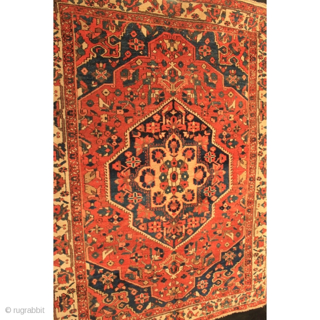 OLD BACHTIA BAKHTIAR PERSIA IRAN 

100% NATUREL COLORS WOOL ON WOOL

80 YEARS OLD AROUND 1930

200 cm X 160 cm              