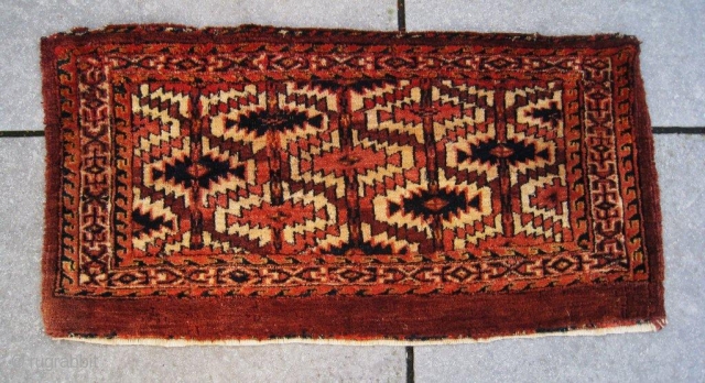 Rare Yomut torba with Asmalyk design in very good condition. Natural colors and high pile. Some small old moth bites (low pile) and some wear to uppercorner  (secured ). Professionally cleaned.  ...