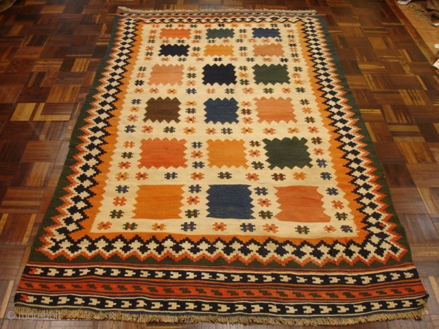 4' 8'' x 7' 9'' Qashqai Kilim c. 1900.

                        