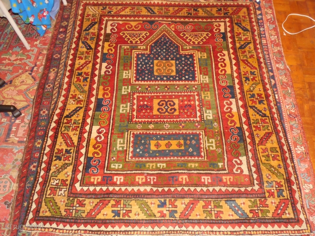 LARGE SIZE FACHRALO KAZAK PRAYER RUG WITH  FULL PILE!

5 1/2 XY  6 1/2 FT - LARGE ENOUGH FOR USE ON THE FLOOR IN ANY AREA OF THE HOME

UNUSUAL POINTED BLUE  ...