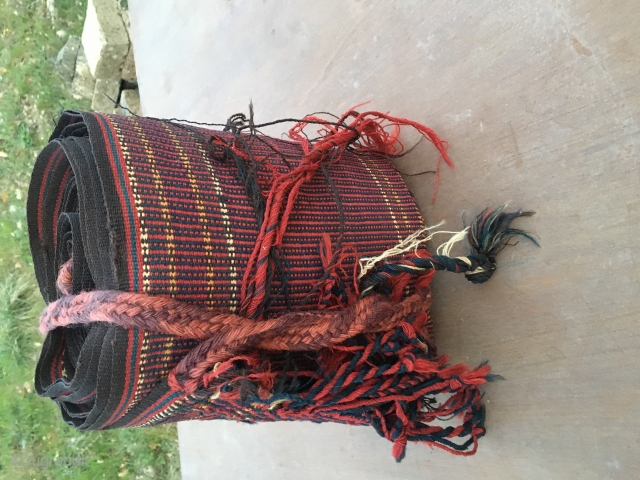 Turkmen Yomut/Yomud tent/yurt band. Size is cm 28x1570 plus long fringes. Old enough to be considered antique, Imho over 100 years old. Beautiful, complete, in mint conditions. Natural dyes. Fantastic weaving quality.  ...