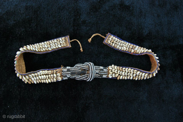 Africa! Congo. 
Kuba people belt. 
Raffia, cowry shells, glass beads. 
Kuba people belt (mukody mu-ikup lakiing). 
Democratic Republic of Congo. First half 20th century. 
A wonderful tribal art example made of raffia,  ...