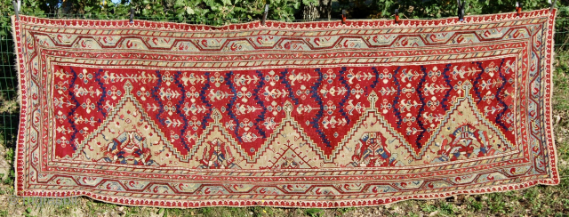 Ushak saf. Mid 19th century. Cm 140x420 - ft 4.6x13.8. In super condition. As beautiful as you can see. Some old restorations. Complete. Great pattern. Great globetrotter: from Turkey to USA, from  ...