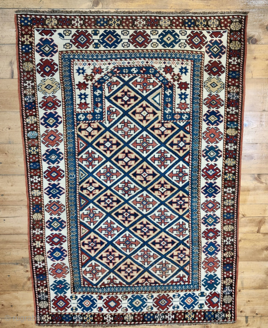 Shirwan prayer rug.
A small tribal jewel just out an important collection. Size is cm 95x150.
Approx age is 4th q of the 19th c.
White background. The area around the mihrab is filled with  ...