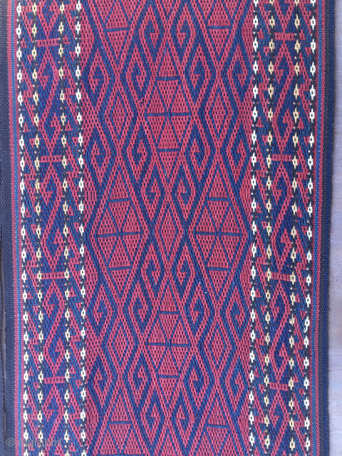 Turkmen Yomut/Yomud tent/yurt band. Size is cm 28x1570 plus long fringes. Old enough to be considered antique, Imho over 100 years old. Beautiful, complete, in mint conditions. Natural dyes. Fantastic weaving quality.  ...