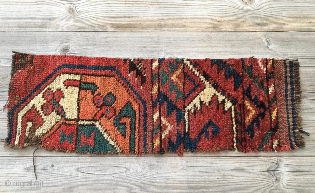 Small Turkmen rug fragment. Not relevant but for the great colors. Size is cm 18x53. Mid 19th c.
               