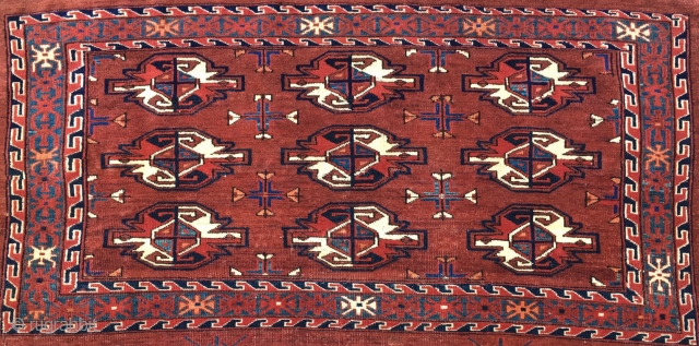 Turkmen Yomut cuval with great insect border. Cm 60x112. Late 19th century. Natural dyes. 9 gul pattern. Very precise drawing. In good condition. One restoration left corner below. Really beautifull, elegant, collectable. 