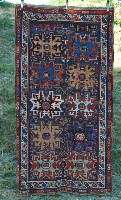 Northern Caucasus. Dagestan, land of mountains or Lesghistan, country of the Lesghi population.
Lesghi star design pile rug.
Cm 135x235.
Late 19th, early 20th century, good condition, high pile, few, old minor restorations.
Available by DM  ...