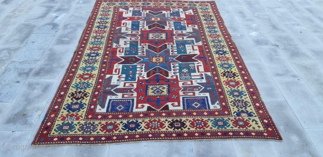 Caucasian Star Kazak XIX th Century cm 180x270 cm good conditions
Mail contact tinin150263@yahoo.com                    