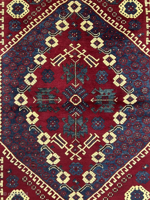 3'3'' x 4'9'' / 100cm x 145cm An Antique Kiz Bergama Tribal Rug, from western Anatolia.(circa 1900s)

https://www.instagram.com/carpetusrugs/                