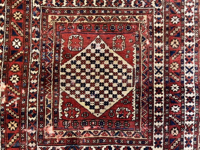 3'6'' x 4'6'' / 107cm x 137cm An antique Bergama rug with unsuaul central design from western Anatolia. 

https://www.instagram.com/carpetusrugs/              