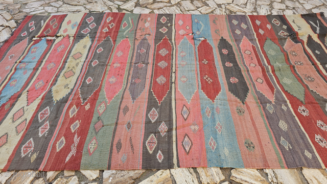 Antique Anatolian SİVAS SAF KİLİM
SİZE:360X206CM
Please Contact
salaberina@gmail.com                           