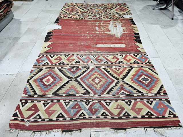 Antique Anatolian BURDUR BOŞU(Camel cover)
Size:296x157cm
salaberina@gmail.com                            